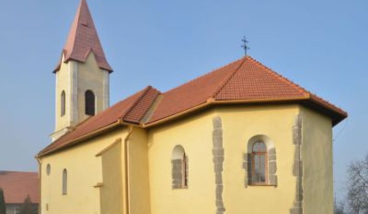 Fotka - Farský kostol narodenia Panny Márie